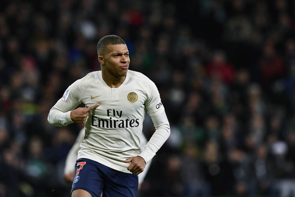 津巴布韦球员手球送点，阿波利斯点射，南非3-2领先